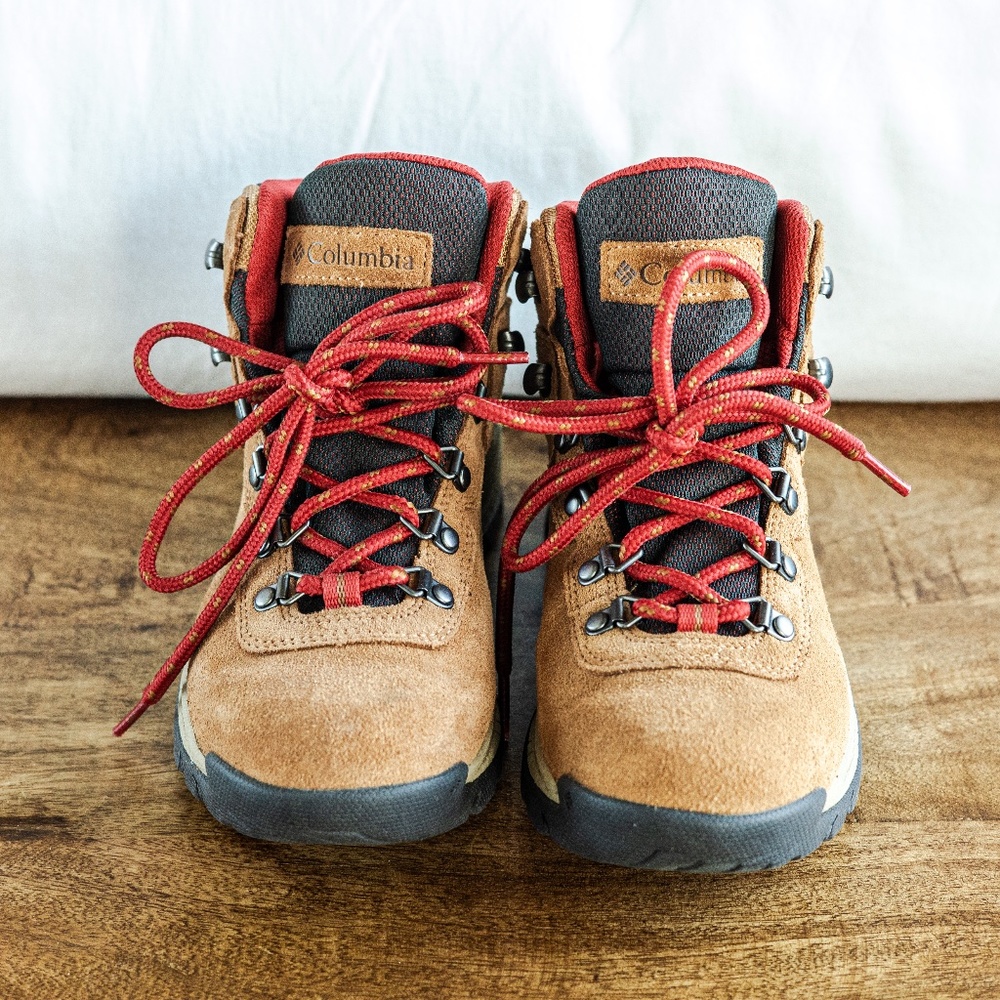 Columbia Women's Newton Ridge Hiking Boot size 6.5 - Brand New Condition